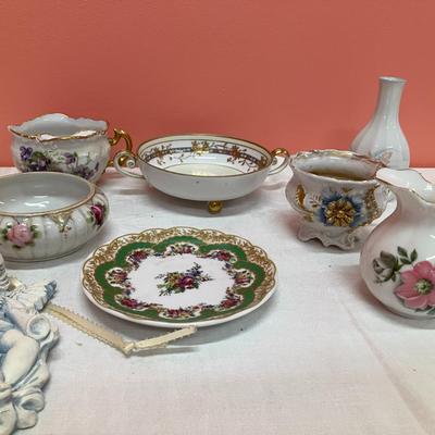 Sale Photo Thumbnail #110: Grouping of 8 small vintage ceramic pieces. Great for display or re-sale!