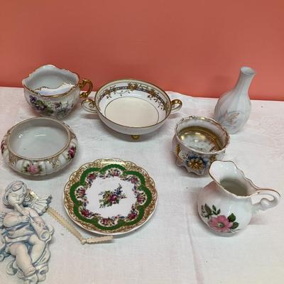 Sale Photo Thumbnail #109: Grouping of 8 small vintage ceramic pieces. Great for display or re-sale!