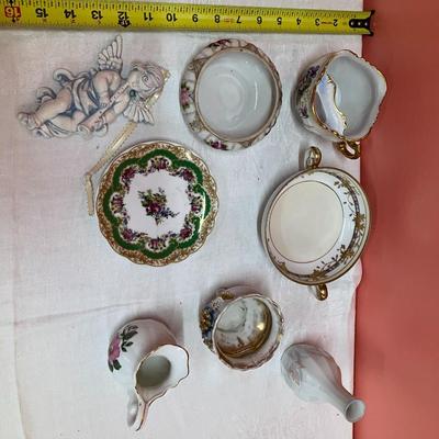 Sale Photo Thumbnail #111: Grouping of 8 small vintage ceramic pieces. Great for display or re-sale!