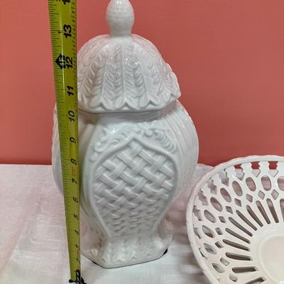 Sale Photo Thumbnail #114: Set of 2 white ceramic pieces: 1 large jar with lid and 1 large decor bowl