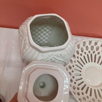 Sale Photo Thumbnail #113: Set of 2 white ceramic pieces: 1 large jar with lid and 1 large decor bowl