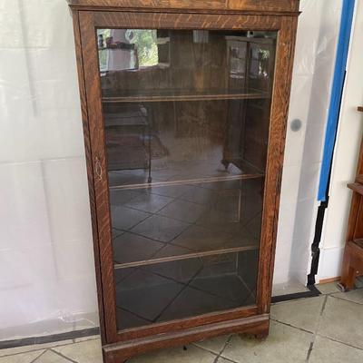 Vintage C.A. Strack & Son single-door glass cabinet/bookcase