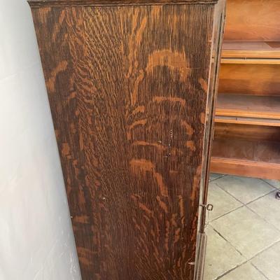 Vintage C.A. Strack & Son single-door glass cabinet/bookcase