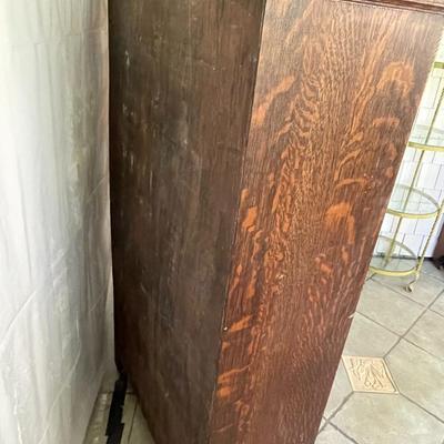 Vintage C.A. Strack & Son single-door glass cabinet/bookcase