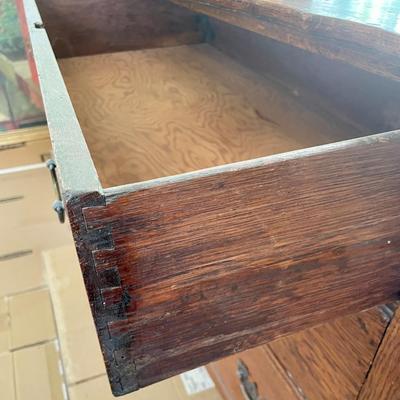 Vintage oak 3-drawer dresser on casters