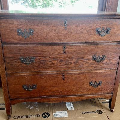 Vintage oak 3-drawer dresser on casters