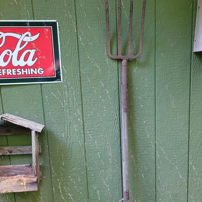 Rustic Metal and Wood Yard Art (S-EL)