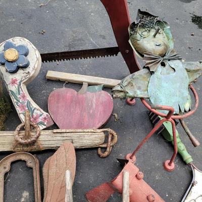 Rustic Metal and Wood Yard Art (S-EL)