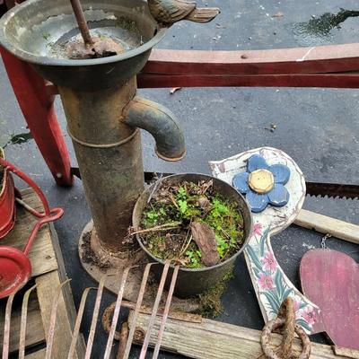 Rustic Metal and Wood Yard Art (S-EL)