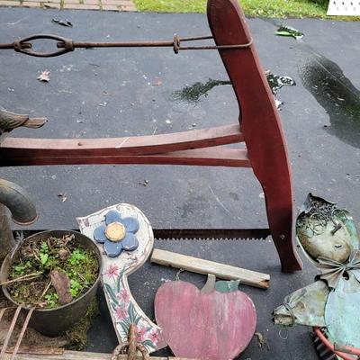 Rustic Metal and Wood Yard Art (S-EL)