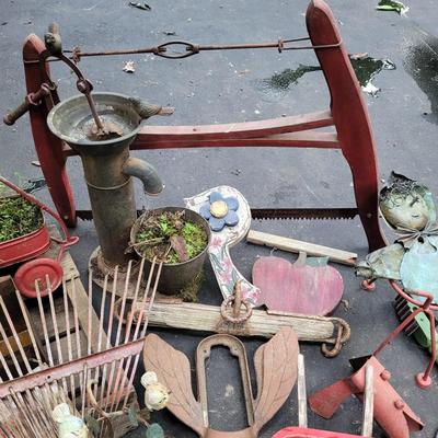 Rustic Metal and Wood Yard Art (S-EL)