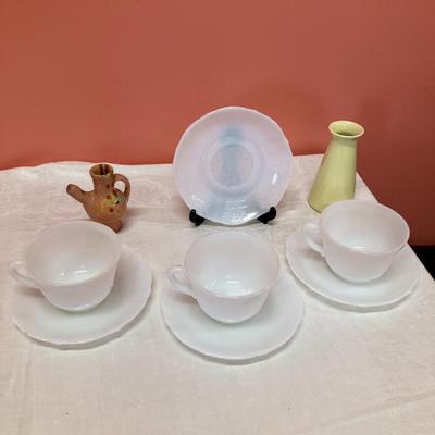 Sale Photo Thumbnail #171: Set of Macbeth Evans Sweetheart Monax depression glass including 3 cups and 4 saucers, and BONUS 2 small ceramic items
