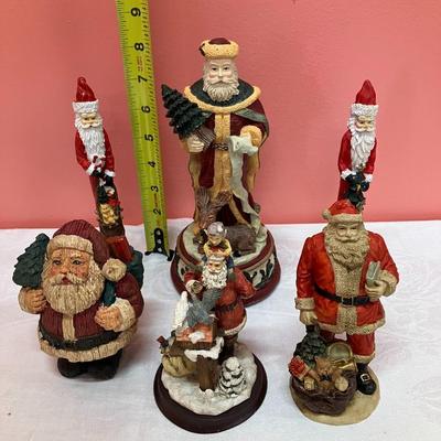 Sale Photo Thumbnail #177: Grouping of 6 Santa figurines