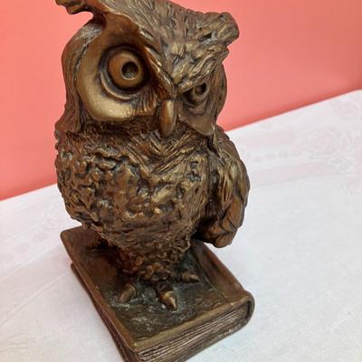 Sale Photo Thumbnail #218: Vintage 8.5" plaster owl