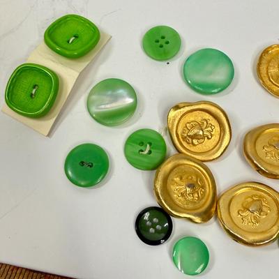 Sale Photo Thumbnail #259: Sorted and Stored by original owner. The box and buttons are in good condition.
