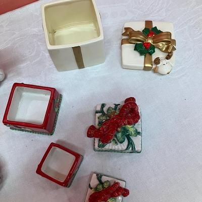 Sale Photo Thumbnail #242: Set of 6 small pieces of Fitz & Floyd Christmas decor