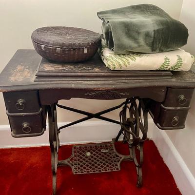 Vintage "Unique" sewing machine, cabinet & extras