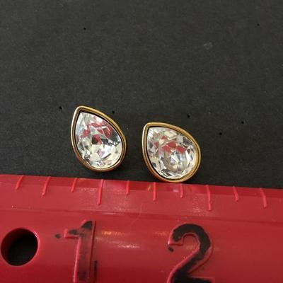 Beautiful vintage rhinestone, crystal teardrop stud earrings