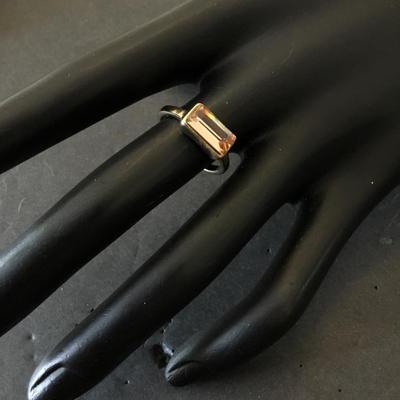 Vintage peach crystal gold tone ring