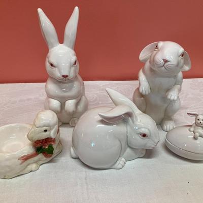 Sale Photo Thumbnail #273: Grouping of 4 small Fitz & Floyd ceramic rabbits and 1 small Fitz & Floyd ceramic sheep bowl