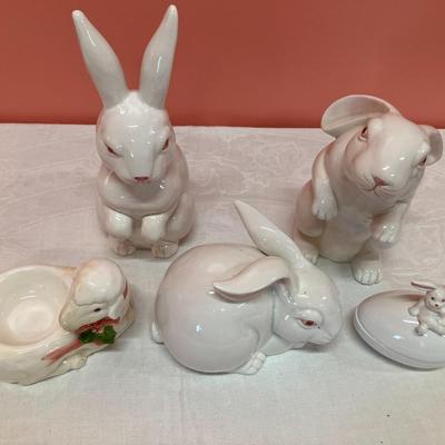 Sale Photo Thumbnail #274: Grouping of 4 small Fitz & Floyd ceramic rabbits and 1 small Fitz & Floyd ceramic sheep bowl