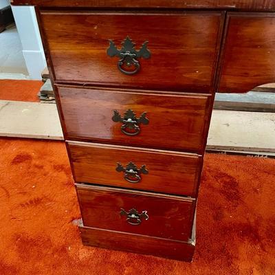 Pine keyhole student's desk
