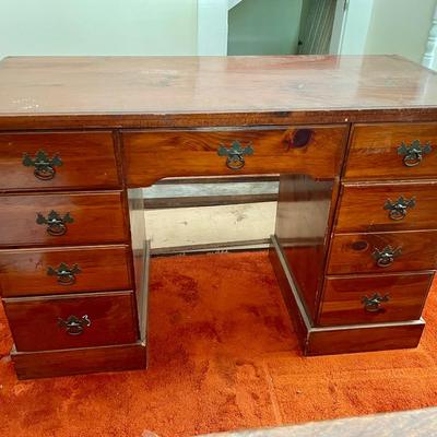 Pine keyhole student's desk