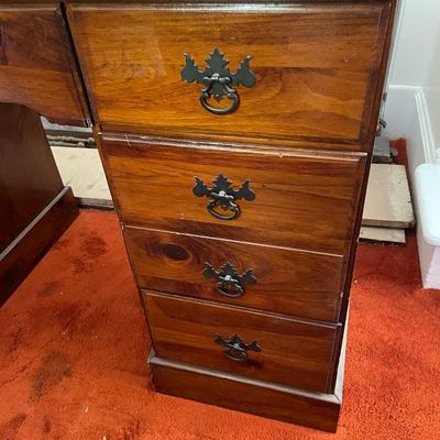 Pine keyhole student's desk