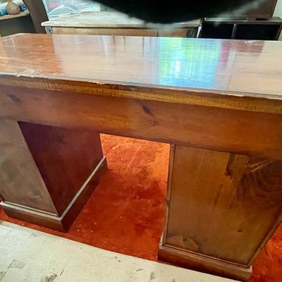 Pine keyhole student's desk