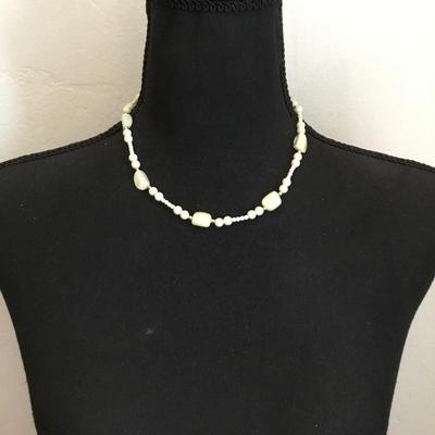 Beautiful vintage mother pearl necklace very beautiful