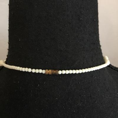 Beautiful vintage mother pearl necklace very beautiful
