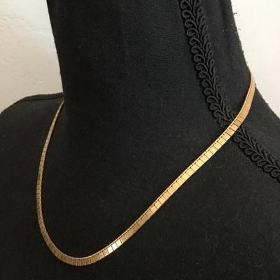 Very nice vintage gold tone, chain necklace