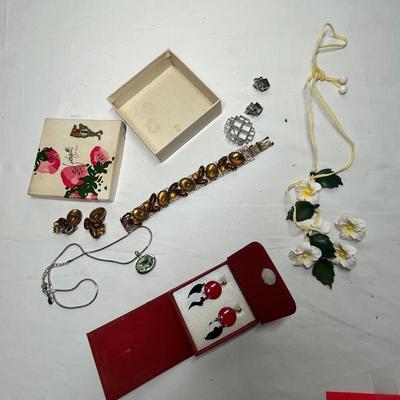 Lot 517 Lot #3 Jewelry Rhinestones