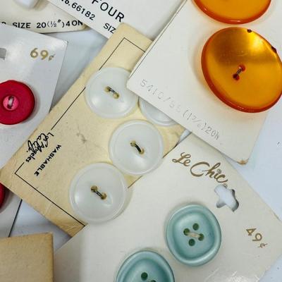 Vintage Buttons Lot #7 on cards some full some partial quantity