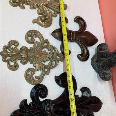 Sale Photo Thumbnail #279: Collection of 5 Fleur de lis decor pieces