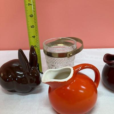 Sale Photo Thumbnail #282: Grouping of 4 small collectible ceramic/glass items