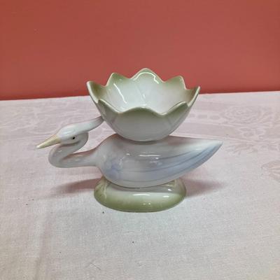 Sale Photo Thumbnail #286: Small Fitz & Floyd ceramic heron with lotus flower finger bowl