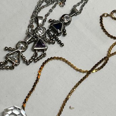 Lot 520 Lot #5 Jewelry Bracelets