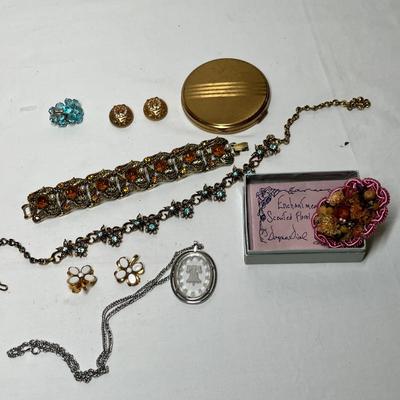 Lot 522 Lot #6 Jewelry Rhinestones