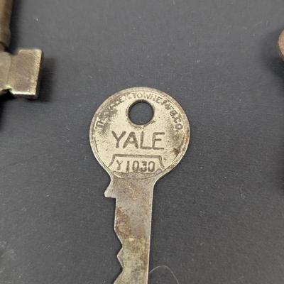 Vintage Skate Keys Russwin Key & Tokens