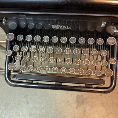 Vintage Royal Manual Typewriter