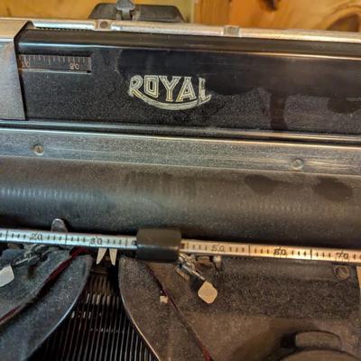 Vintage Royal Manual Typewriter