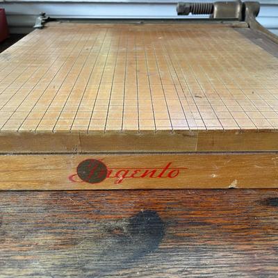 Intento industrial paper cutter