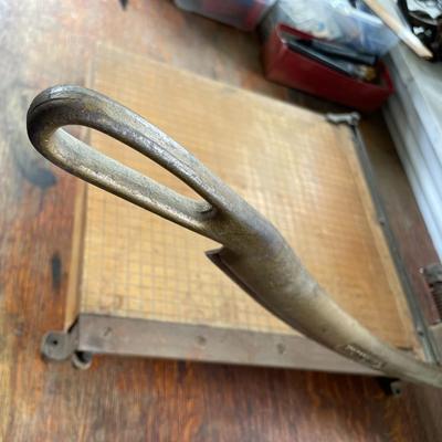 Intento industrial paper cutter