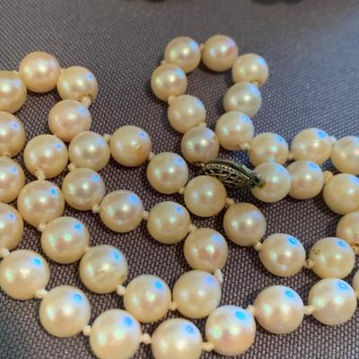 Pearl Necklaces Lot