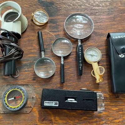 Mixed lot of magnifiers & compasses