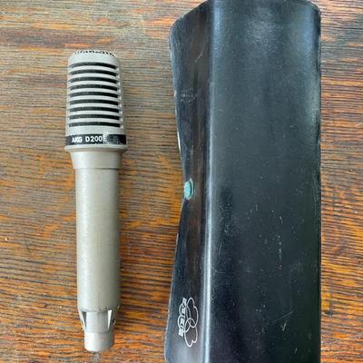 Mixed lot of hand-held microphones, untested