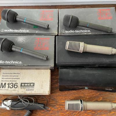 Mixed lot of hand-held microphones, untested