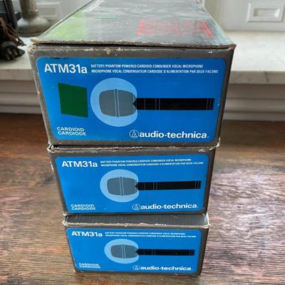 Mixed lot of hand-held microphones, untested