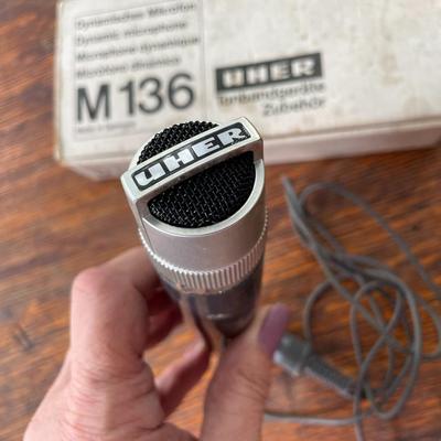 Mixed lot of hand-held microphones, untested